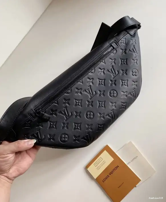 DISCOVERY BUMBAG LOUIS VUITTON 0402